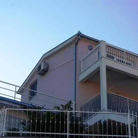 Im 2, Stock Mit Balkon Und Meerblick Apartment *